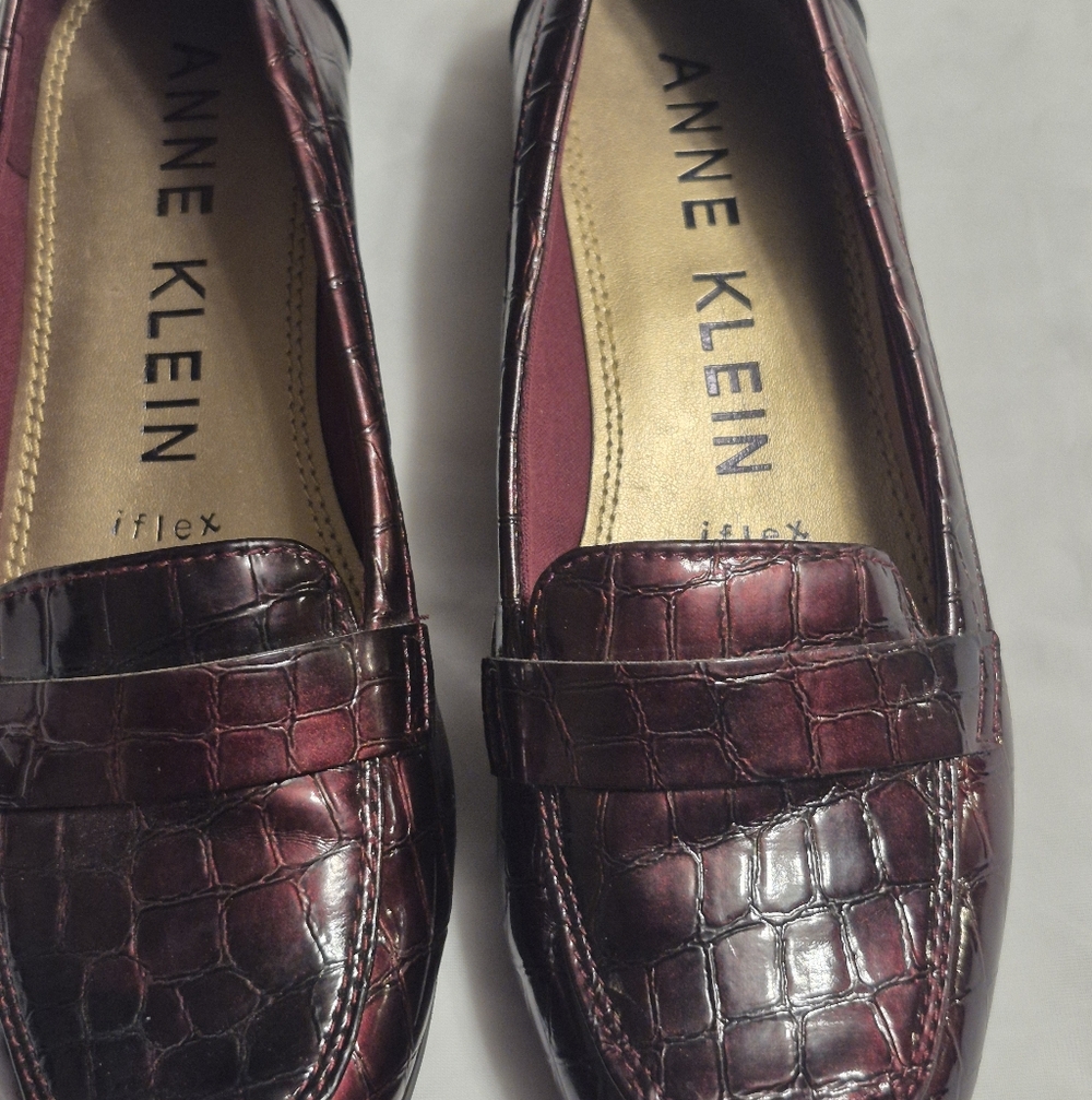 Anne Klein Size 6M Burgundy Croc Loafers